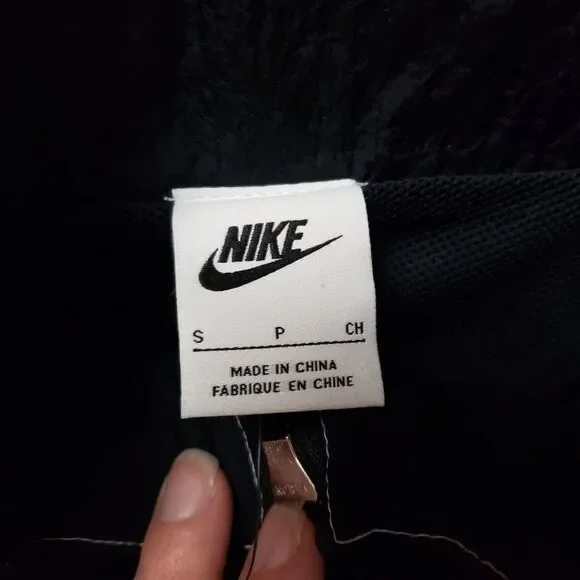 NIKE NEW Women’s Sportswear Swoosh Repel Woven Oversized Jacket NWT DR6132-010 - Picture 8 of 15